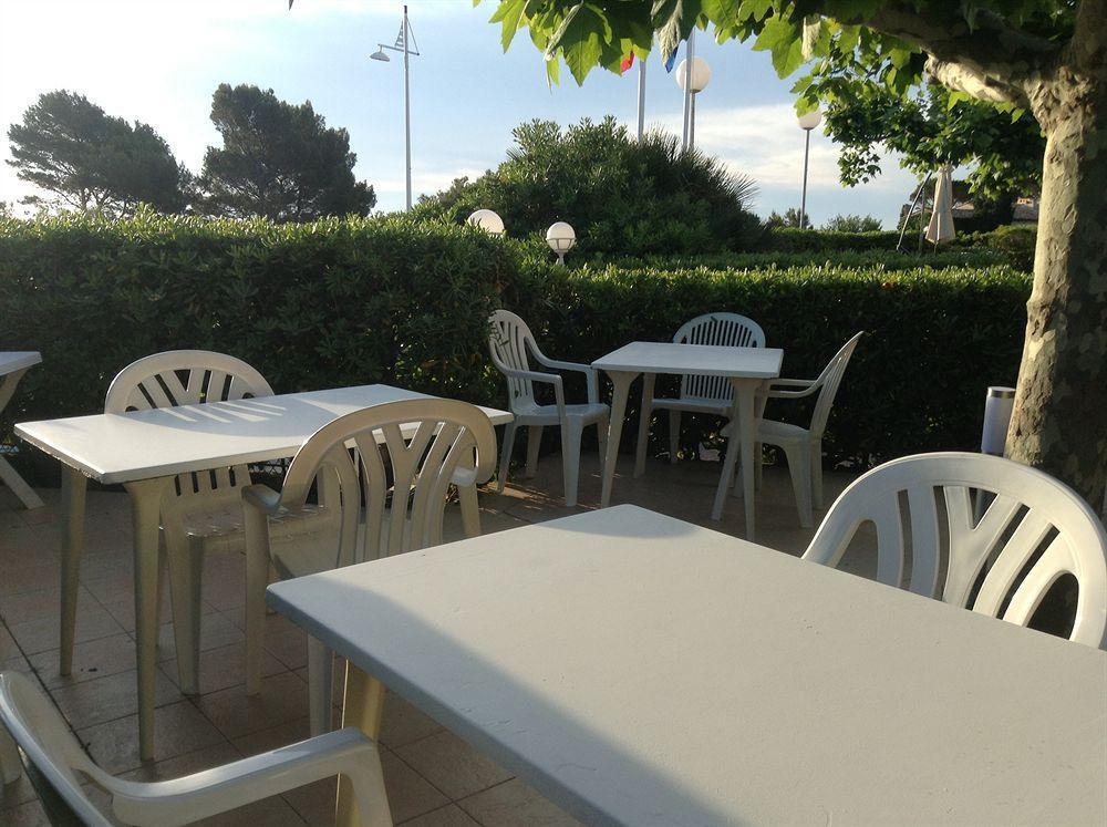 Hotel La Caravelle Frejus Bagian luar foto